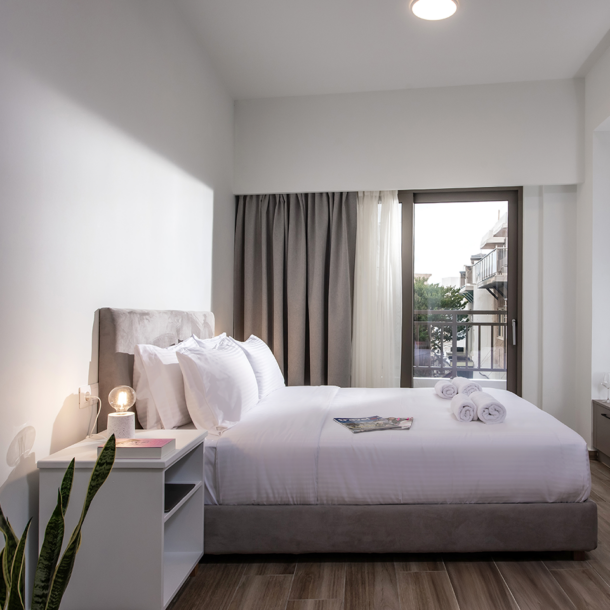 Enea City Suites Bed and Balcony